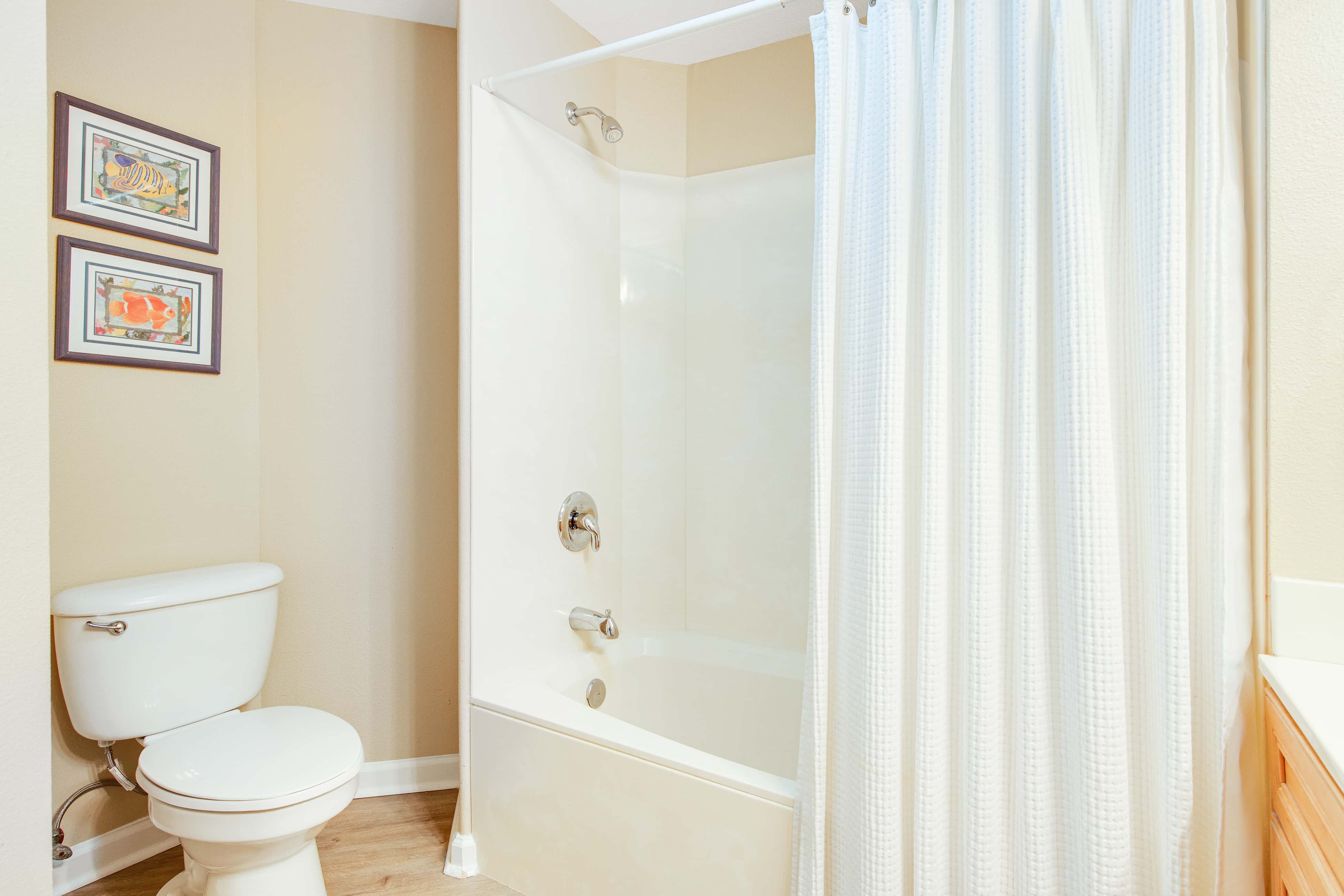 Charming suite with spacious balcony, pools, tennis & pickleball