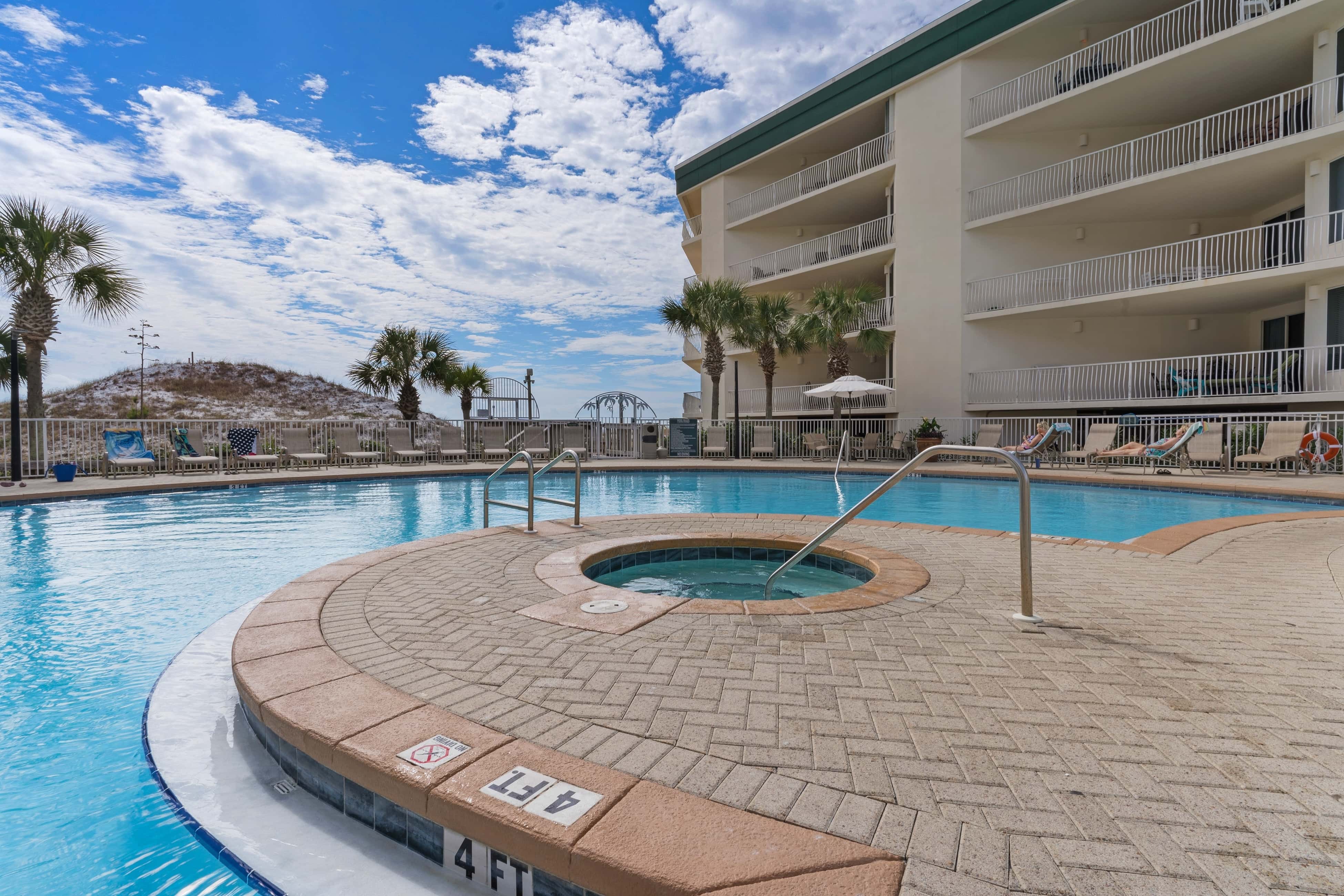 Charming suite with spacious balcony, pools, tennis & pickleball