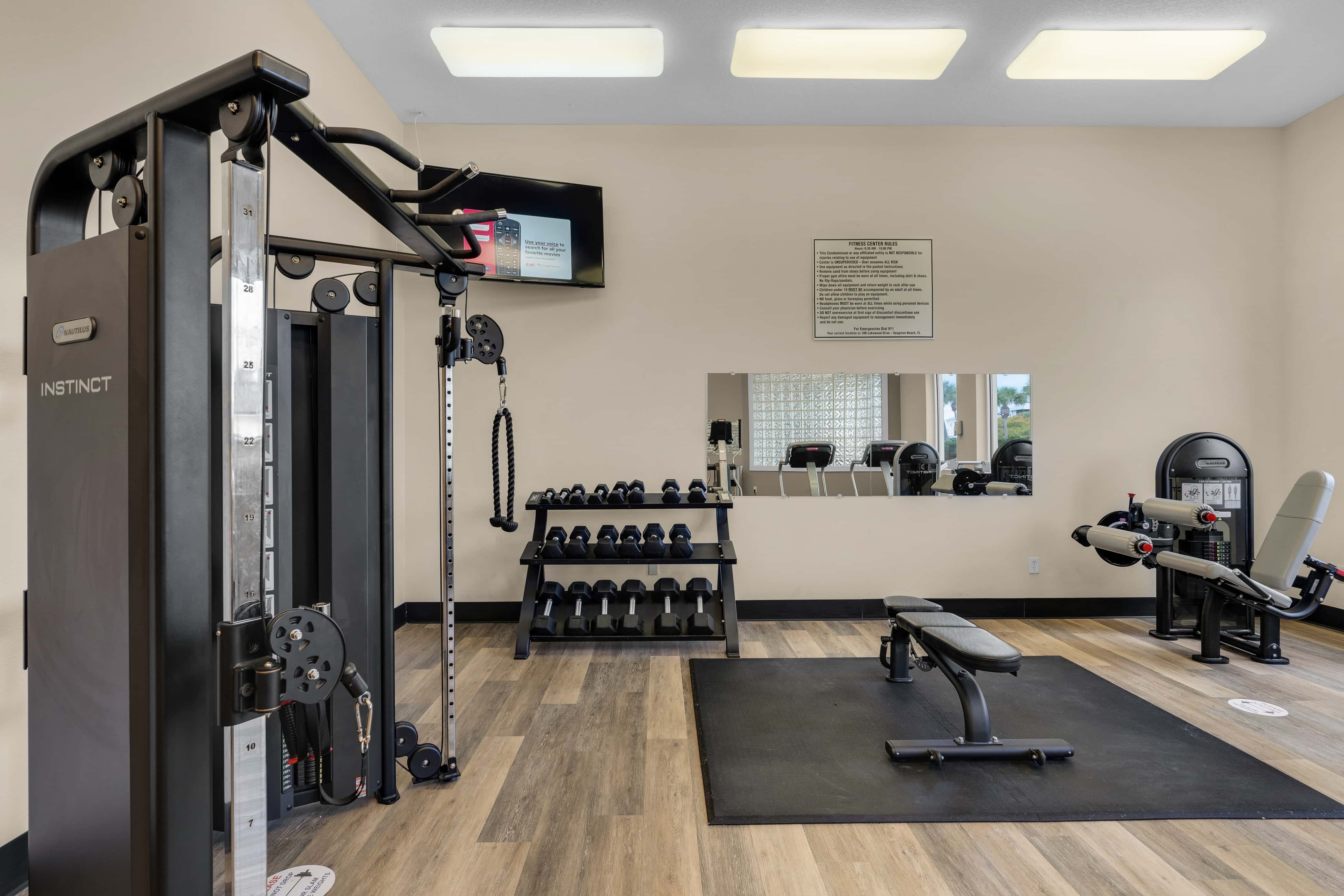 Charming suite with spacious balcony, pools, tennis & pickleball