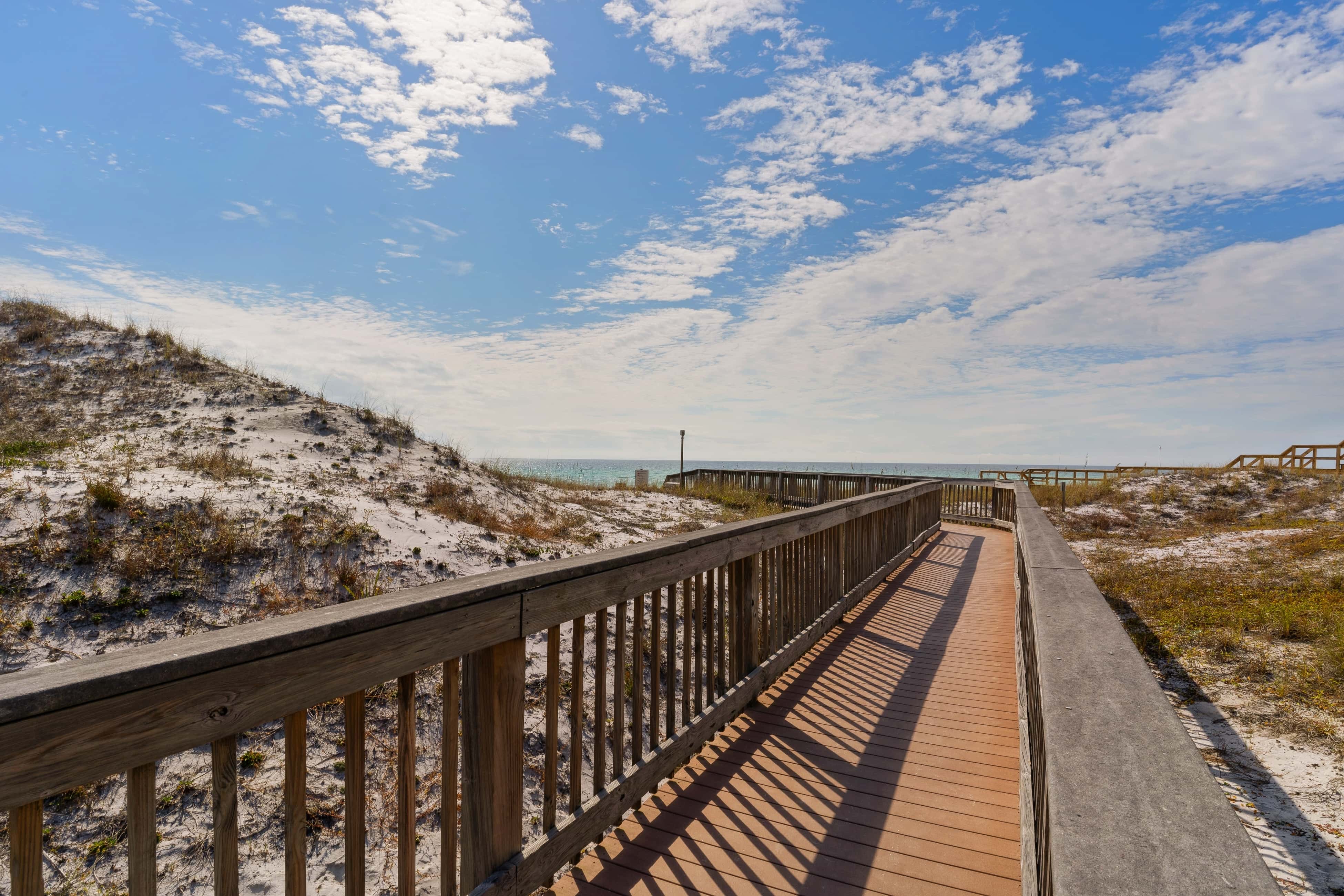 Charming suite with spacious balcony, pools, tennis & pickleball