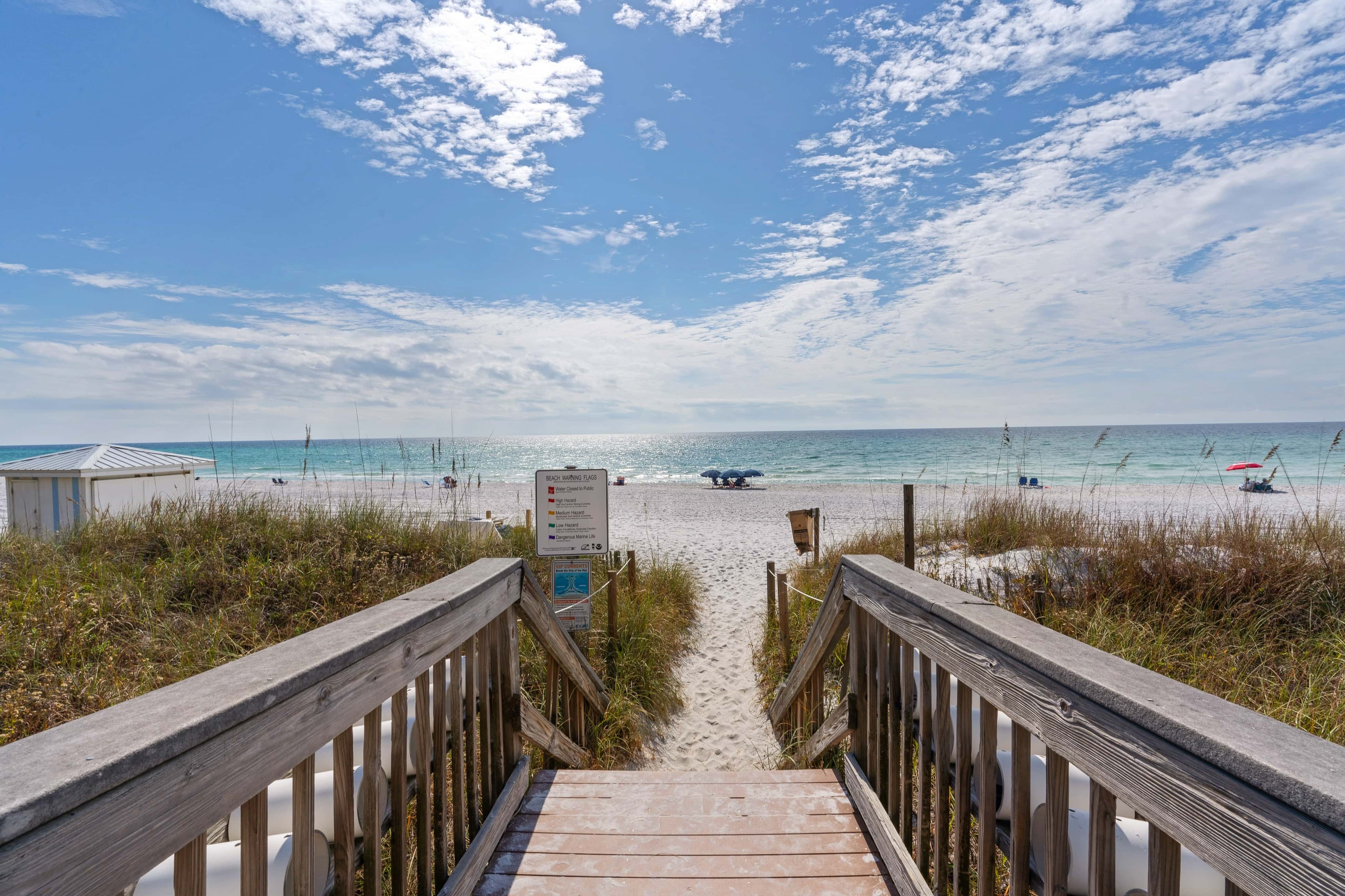 Charming suite with spacious balcony, pools, tennis & pickleball