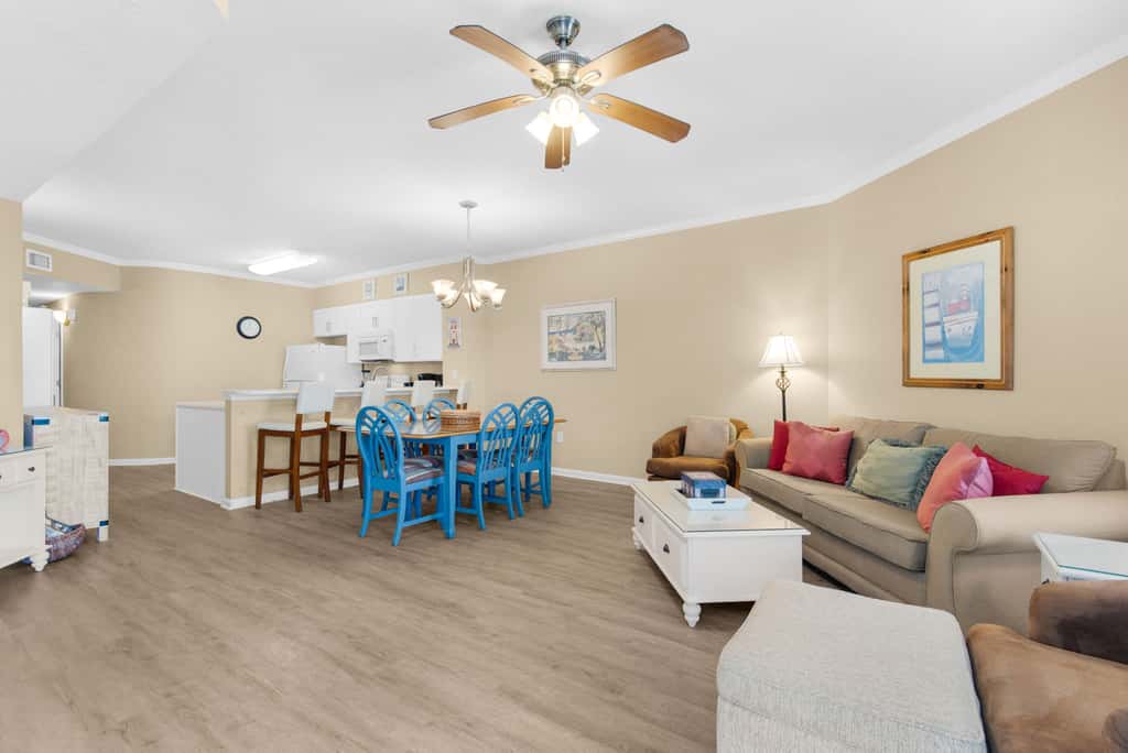 Charming suite with spacious balcony, pools, tennis & pickleball