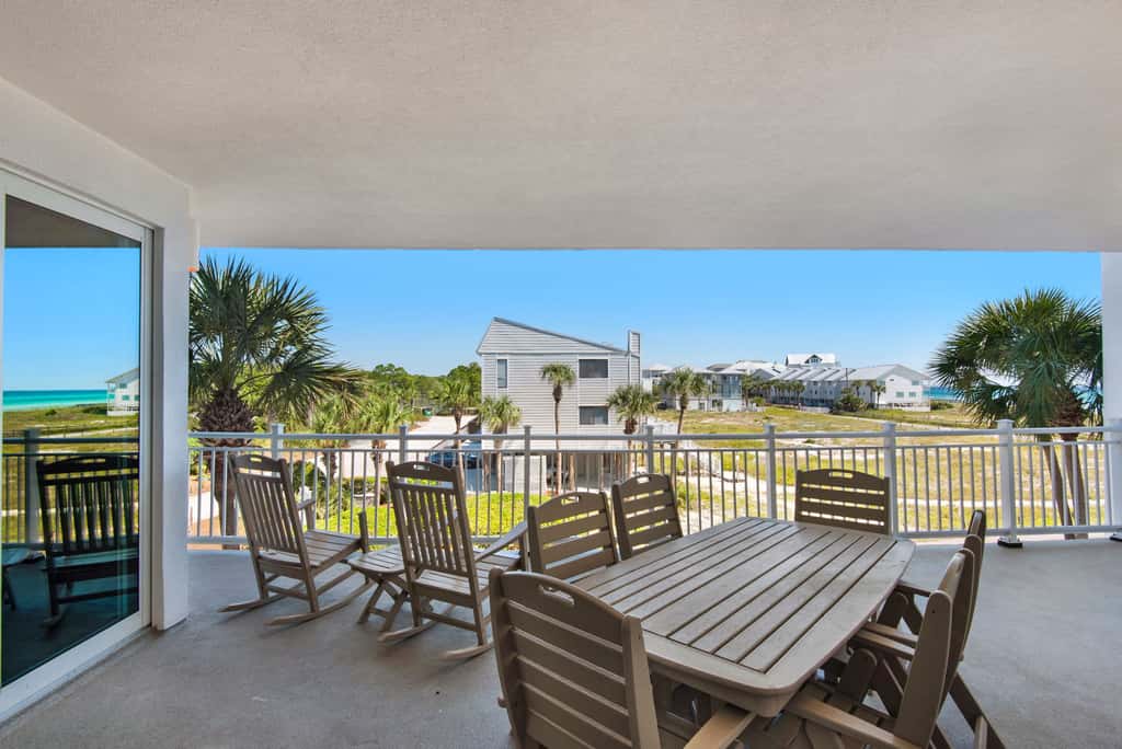 Charming suite with spacious balcony, pools, tennis & pickleball