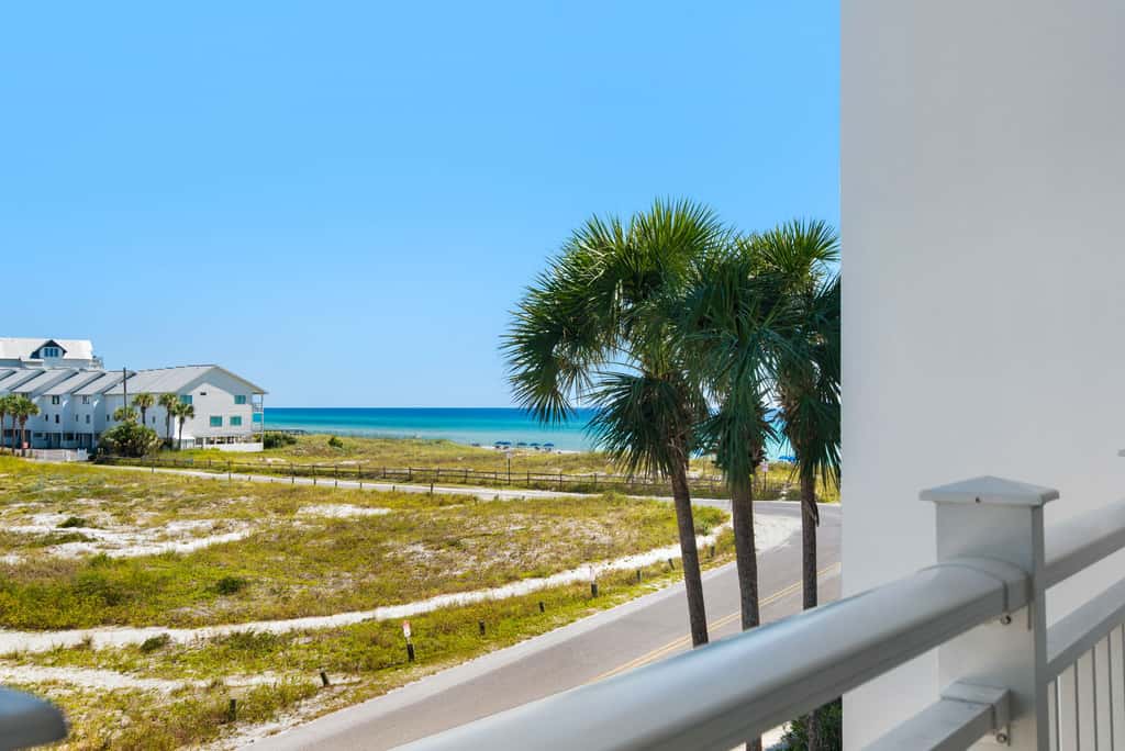 Charming suite with spacious balcony, pools, tennis & pickleball