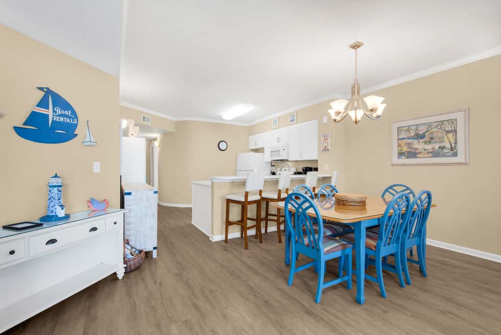 Charming suite with spacious balcony, pools, tennis & pickleball