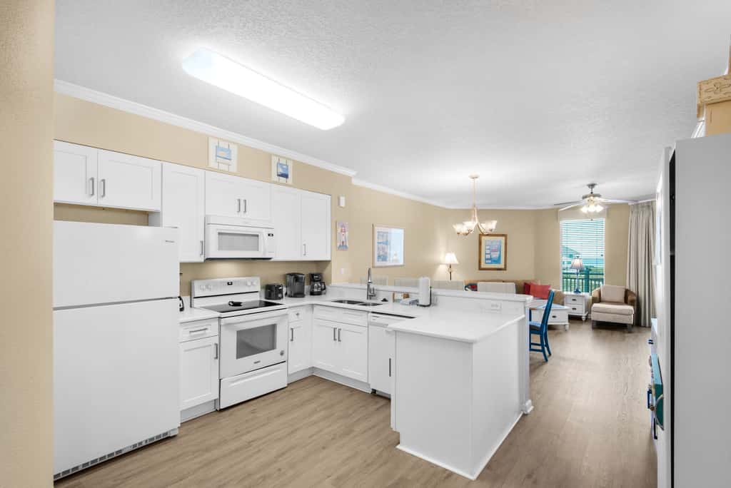 Charming suite with spacious balcony, pools, tennis & pickleball