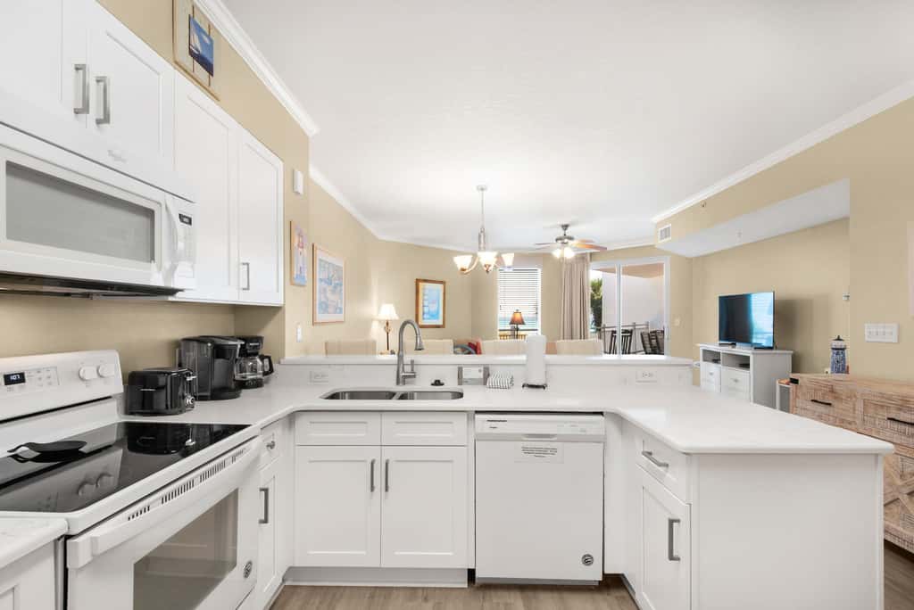 Charming suite with spacious balcony, pools, tennis & pickleball