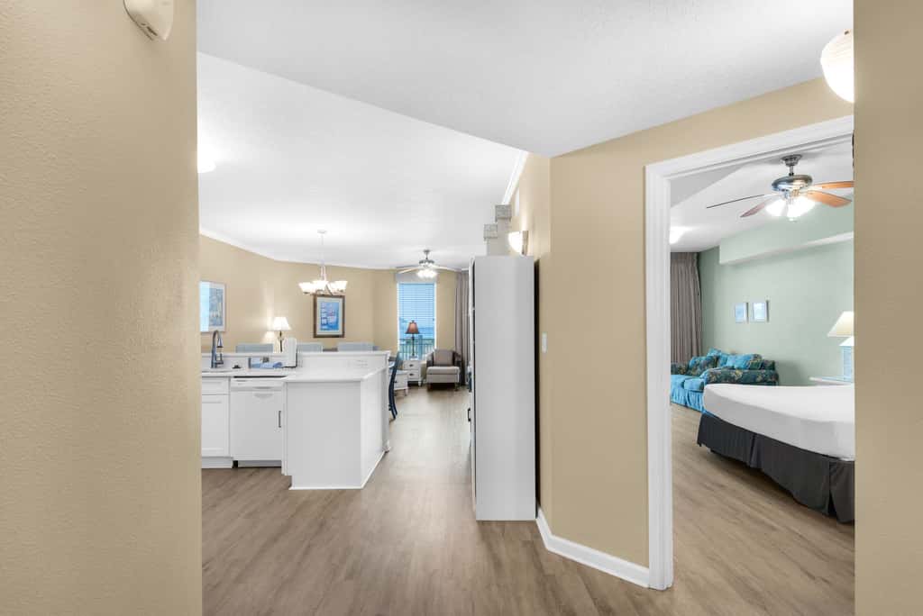 Charming suite with spacious balcony, pools, tennis & pickleball