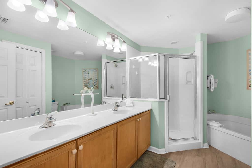 Charming suite with spacious balcony, pools, tennis & pickleball