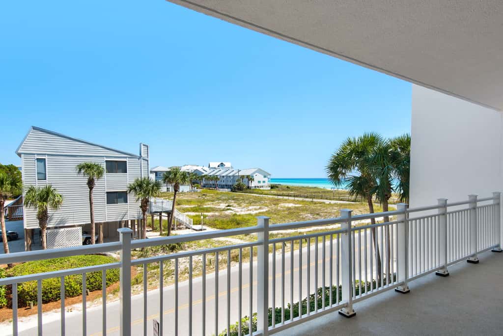 Charming suite with spacious balcony, pools, tennis & pickleball