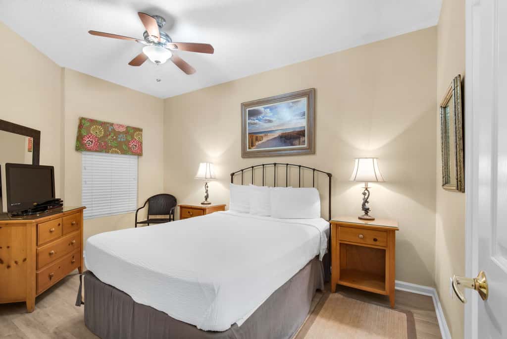 Charming suite with spacious balcony, pools, tennis & pickleball