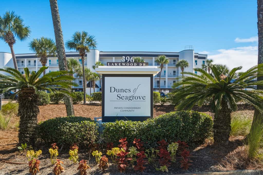 Charming suite with spacious balcony, pools, tennis & pickleball