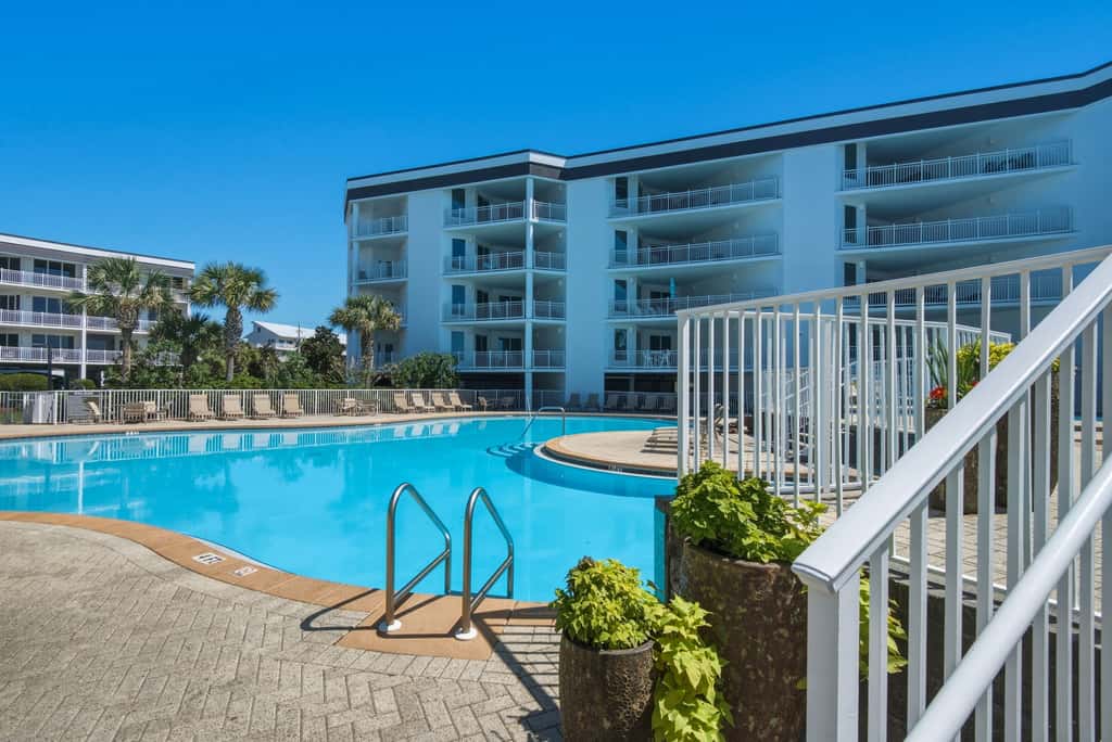 Charming suite with spacious balcony, pools, tennis & pickleball