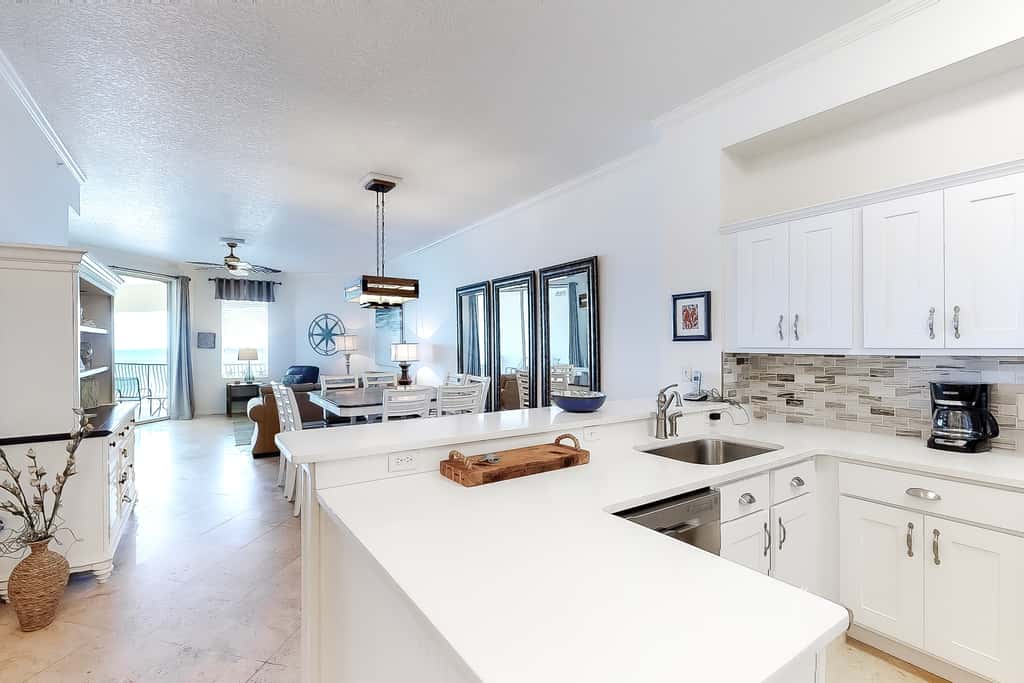 Dog-friendly 4th-floor 3-bedroom condo with stunning Gulf views & pickleball
