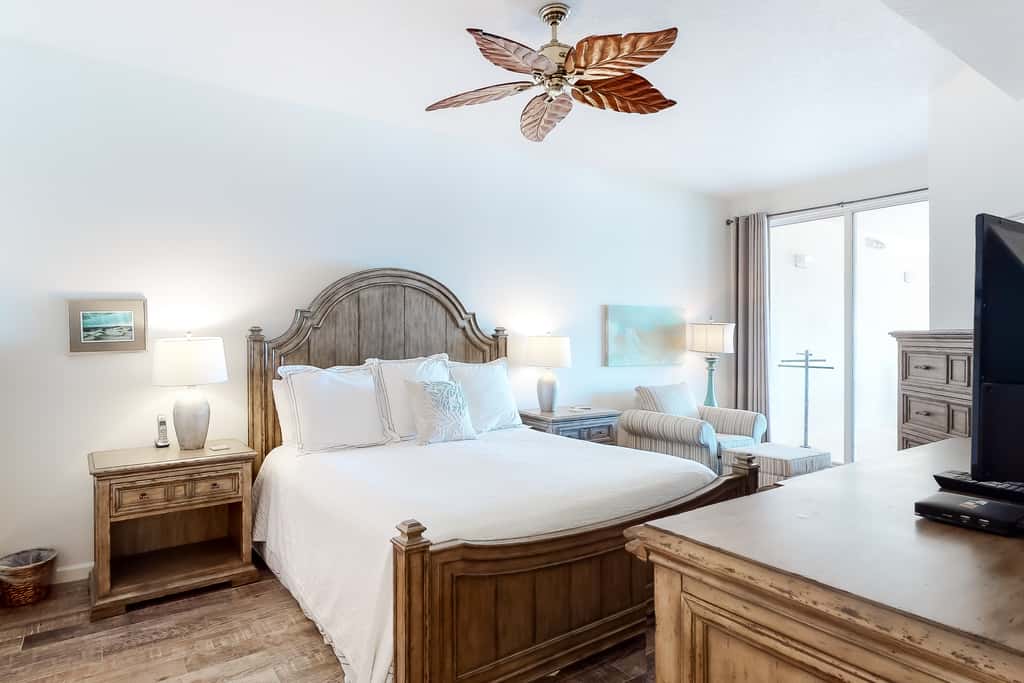 Dog-friendly 4th-floor 3-bedroom condo with stunning Gulf views & pickleball