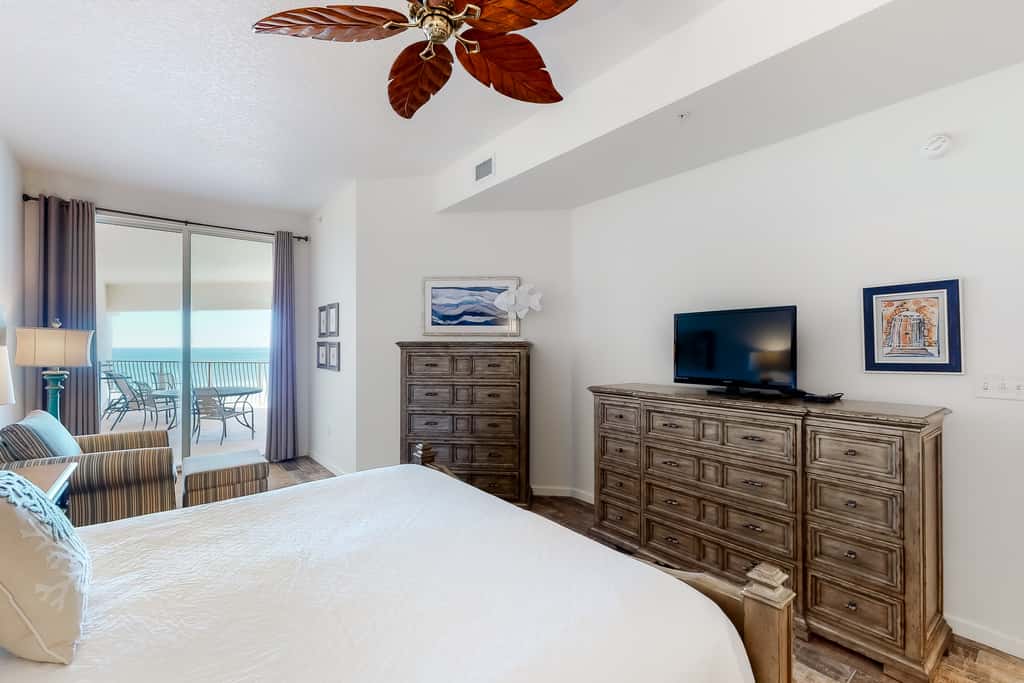 Dog-friendly 4th-floor 3-bedroom condo with stunning Gulf views & pickleball