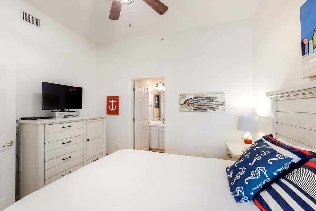 Dog-friendly 4th-floor 3-bedroom condo with stunning Gulf views & pickleball