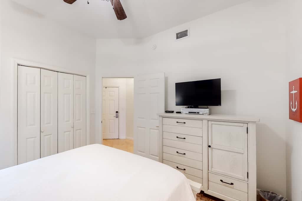 Dog-friendly 4th-floor 3-bedroom condo with stunning Gulf views & pickleball