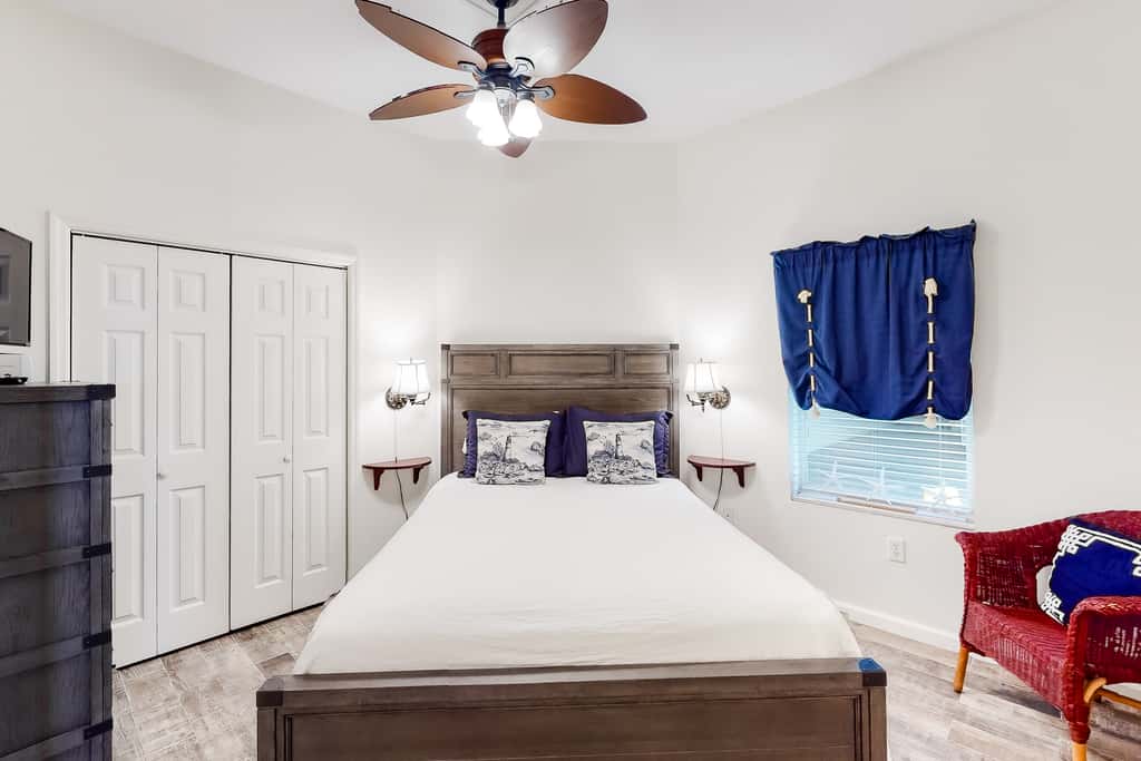 Dog-friendly 4th-floor 3-bedroom condo with stunning Gulf views & pickleball