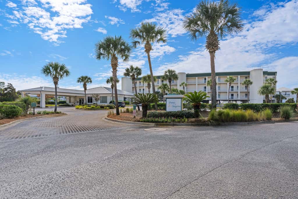 Dog-friendly 4th-floor 3-bedroom condo with stunning Gulf views & pickleball