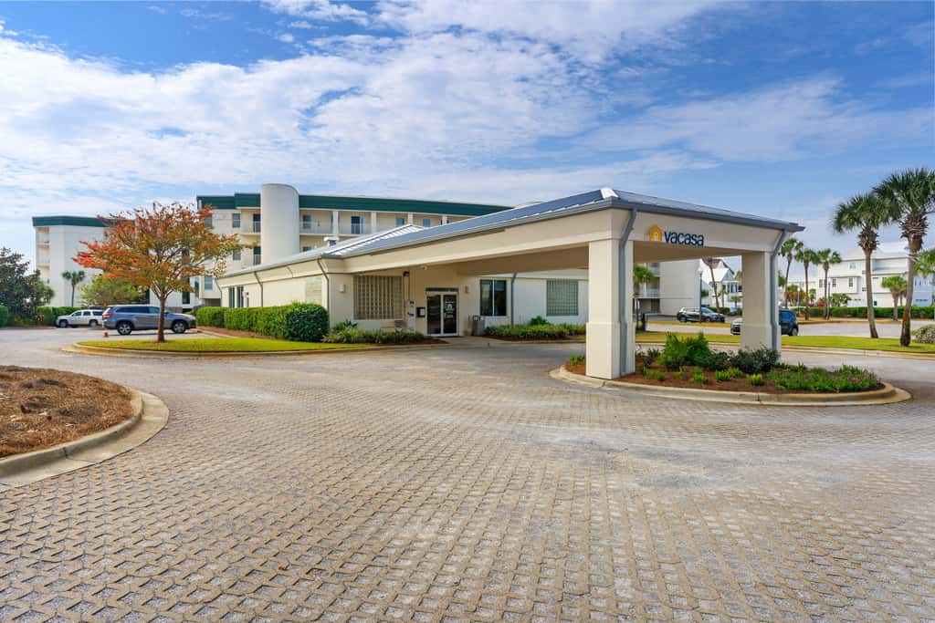 Dog-friendly 4th-floor 3-bedroom condo with stunning Gulf views & pickleball