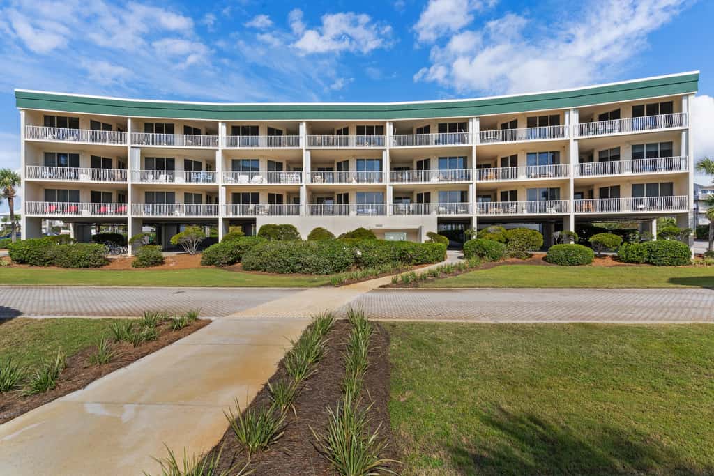 Dog-friendly 4th-floor 3-bedroom condo with stunning Gulf views & pickleball