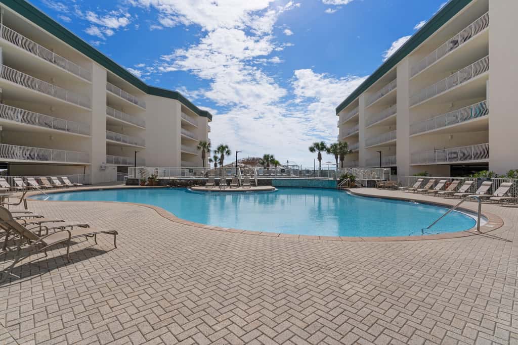 Dog-friendly 4th-floor 3-bedroom condo with stunning Gulf views & pickleball