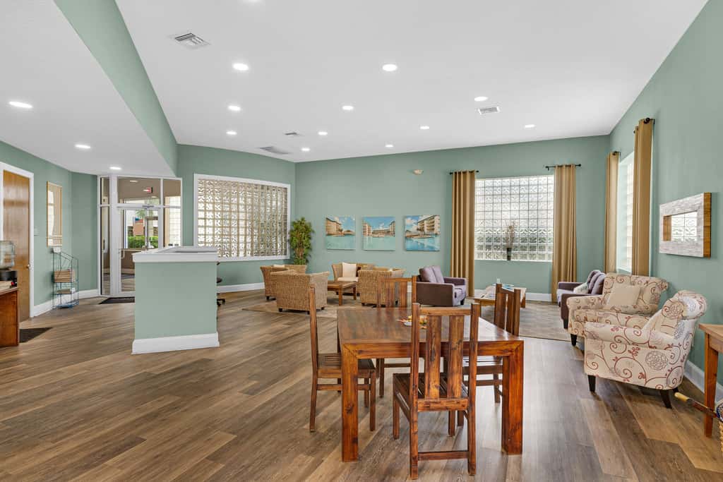 Charming two-bedroom with bunks, balcony overlooking pool & pickleball