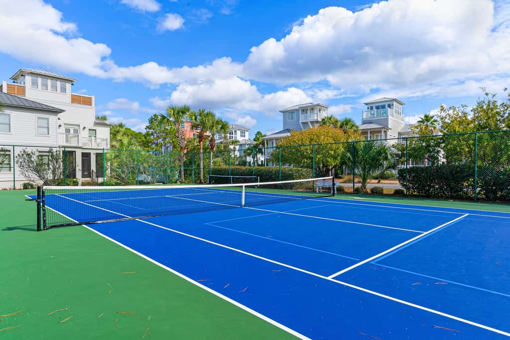 Charming two-bedroom with bunks, balcony overlooking pool & pickleball