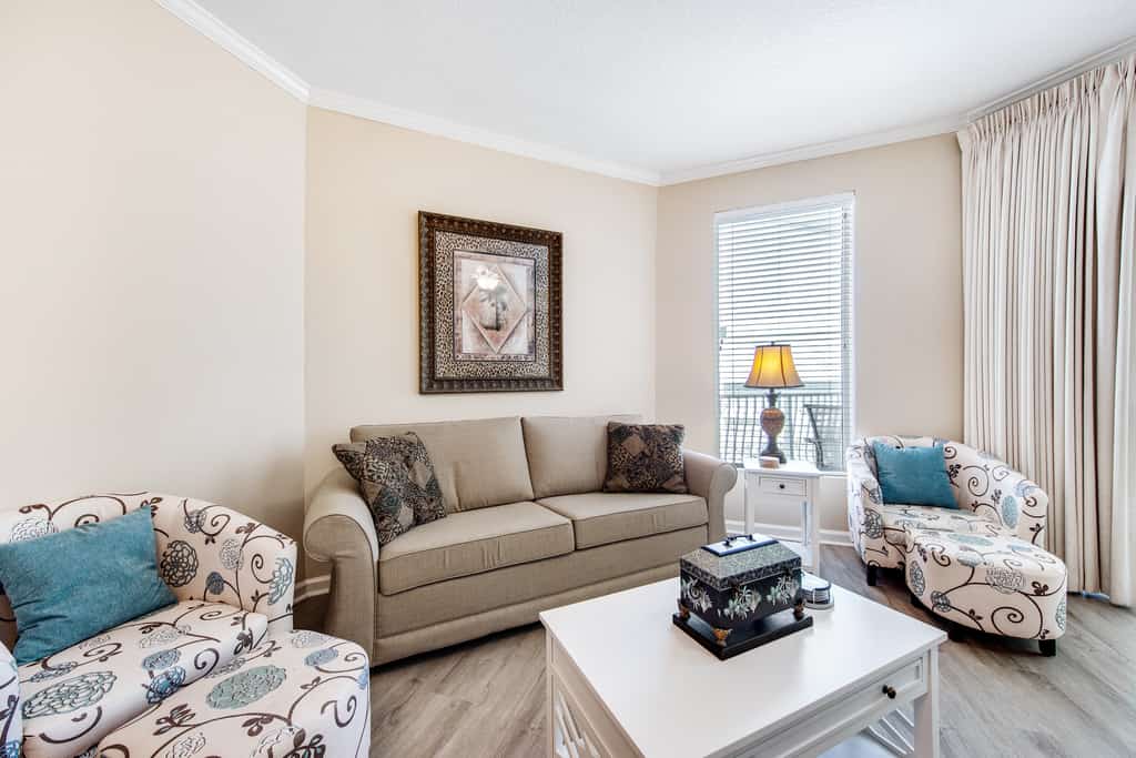 3rd-floor condo with sauna, gym, pool, tennis & pickleball, conference room