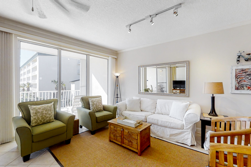 Super-comfy Seagrove condo with spacious pool-view balcony & pickleball