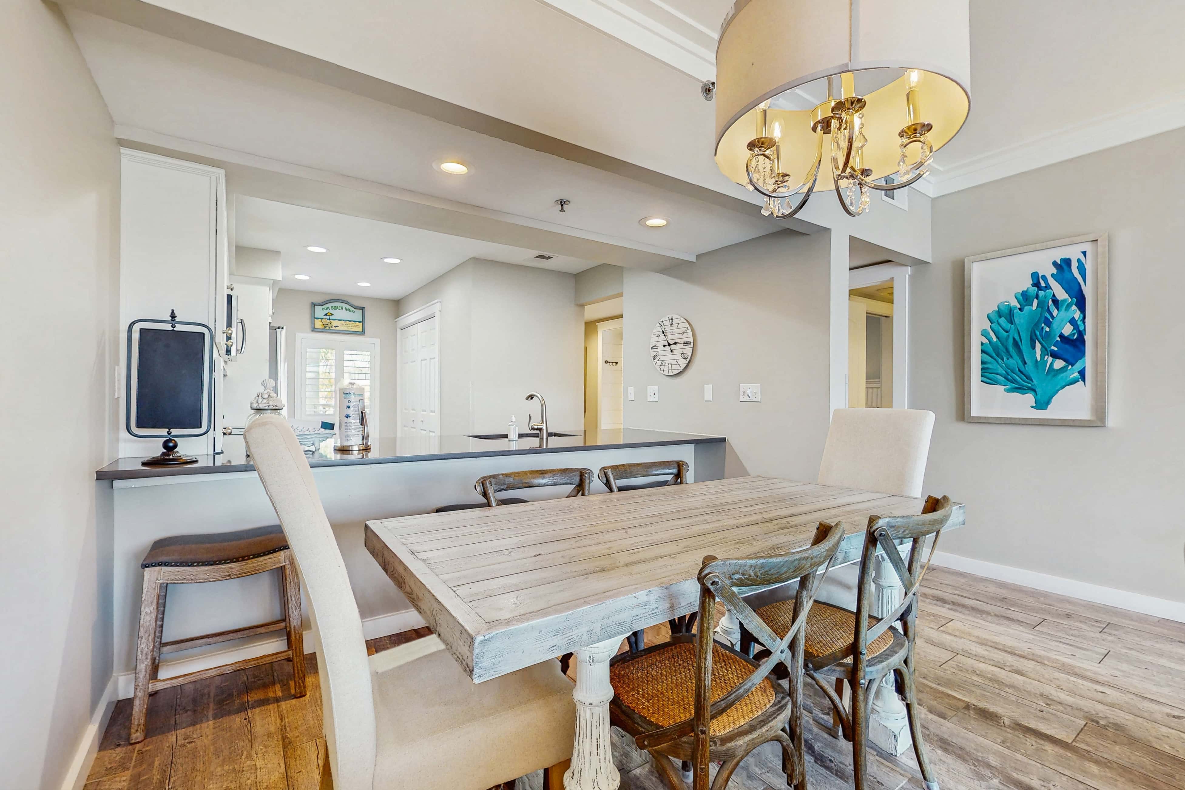 Amazing Santa Rosa Beach condo with pool, hot tub & pickleball