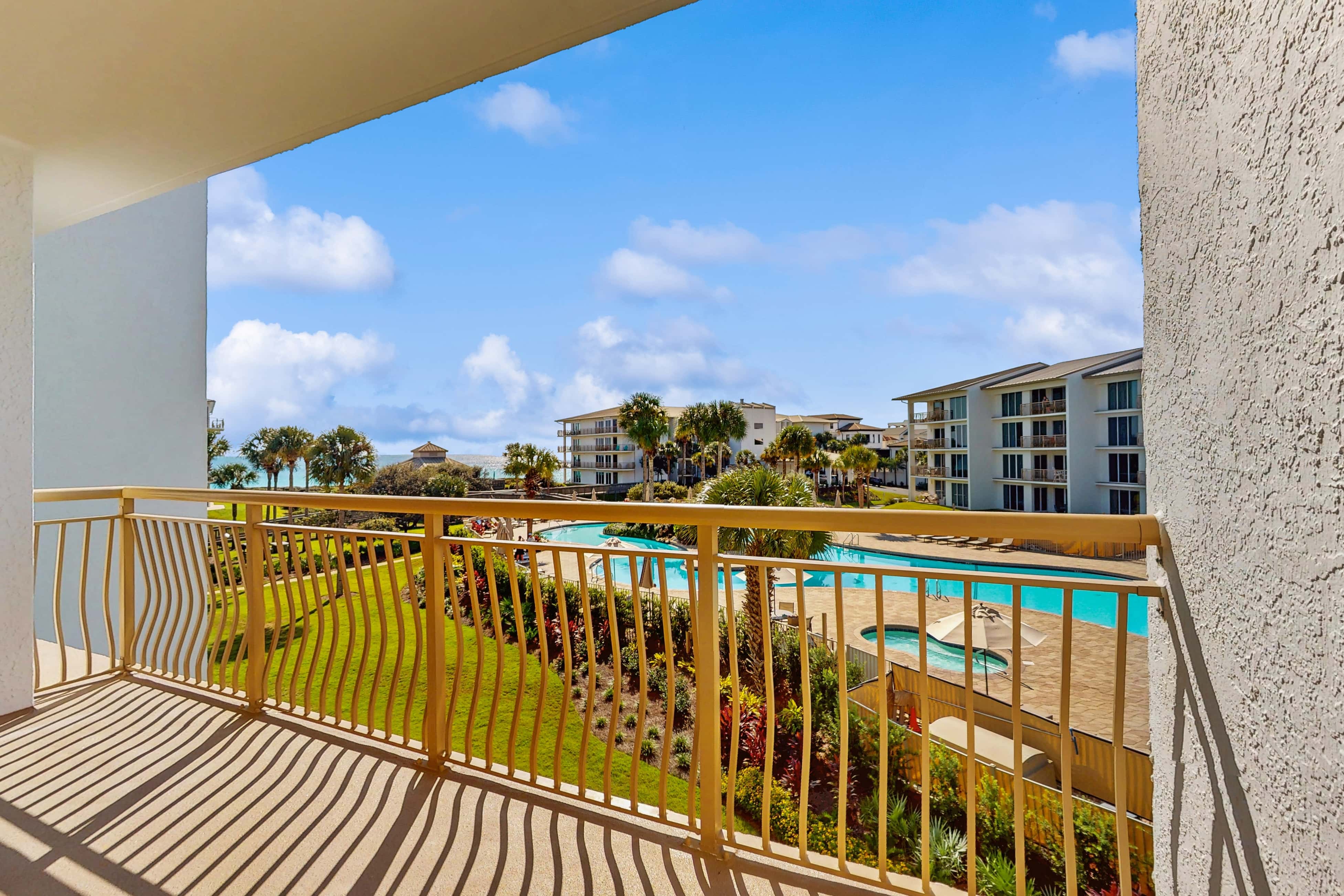 Amazing Santa Rosa Beach condo with pool, hot tub & pickleball