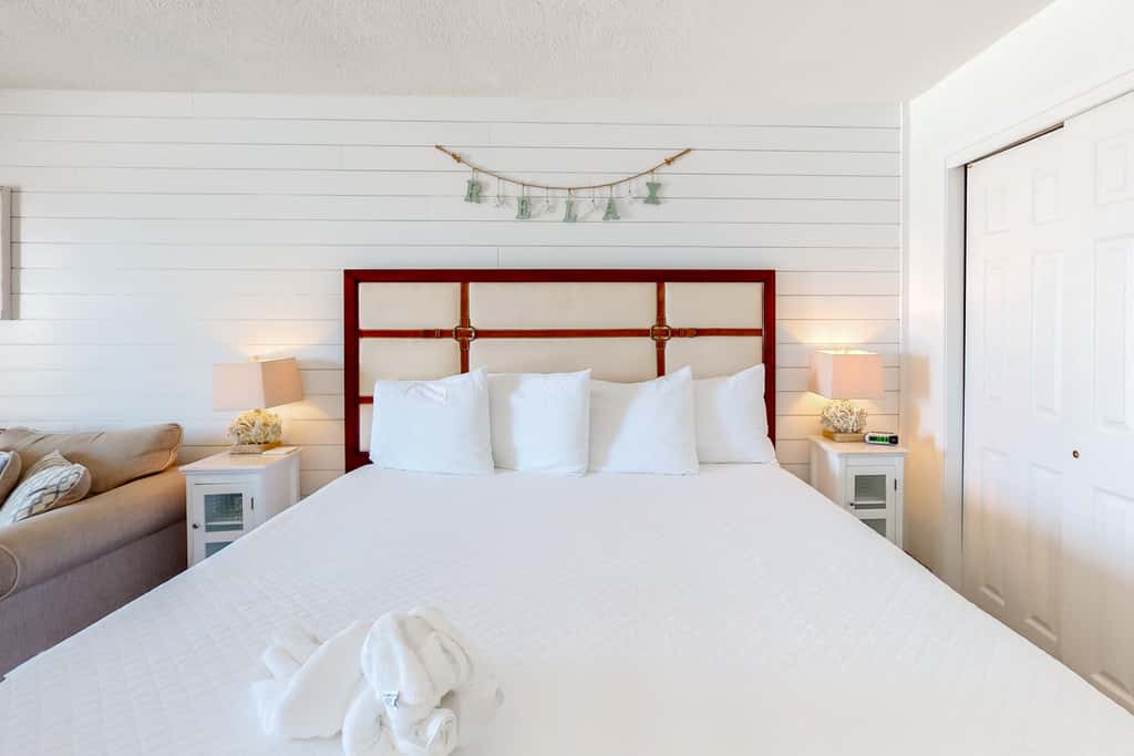 Modern oceanfront studio with pool access, central AC, and beach service