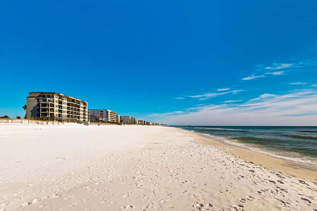 Modern oceanfront studio with pool access, central AC, and beach service
