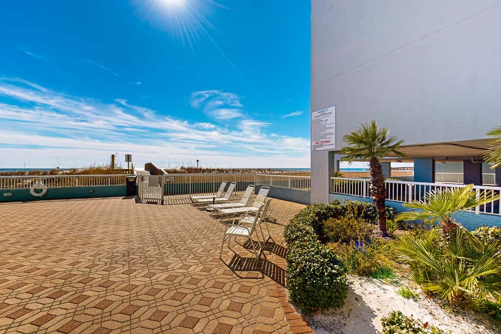 Modern oceanfront studio with pool access, central AC, and beach service
