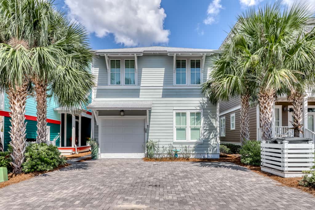 Gorgeous coastal home with shared pool - walk to beach, dining & shopping