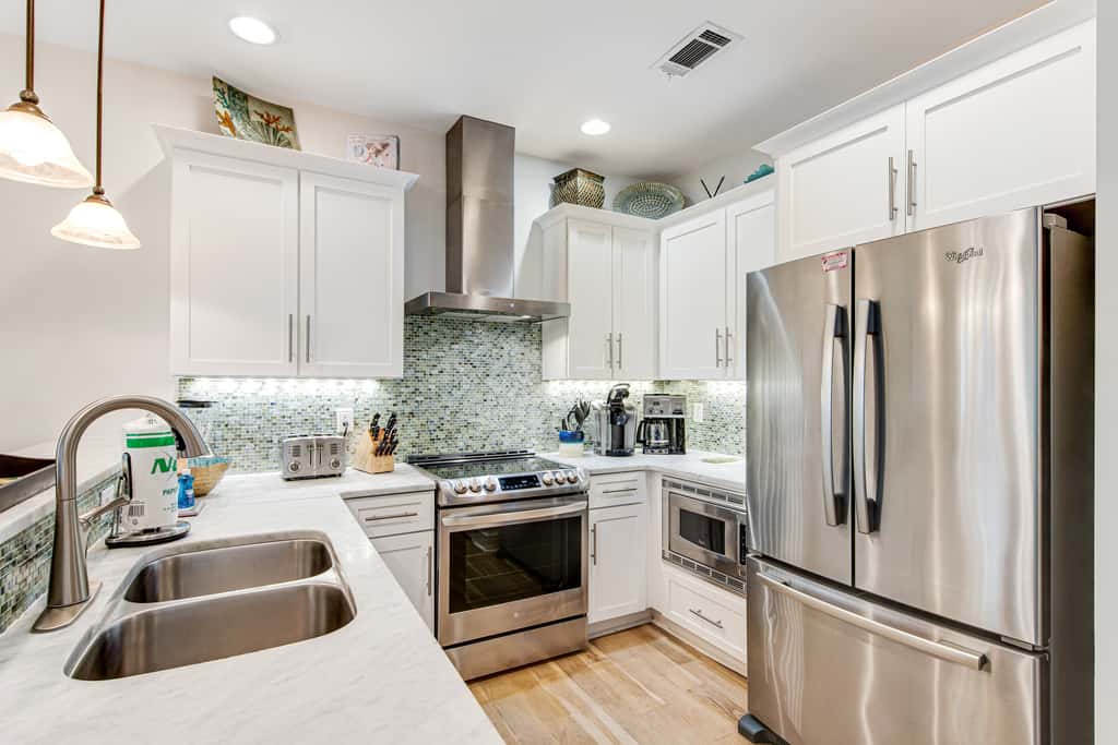 Gorgeous coastal home with shared pool - walk to beach, dining & shopping