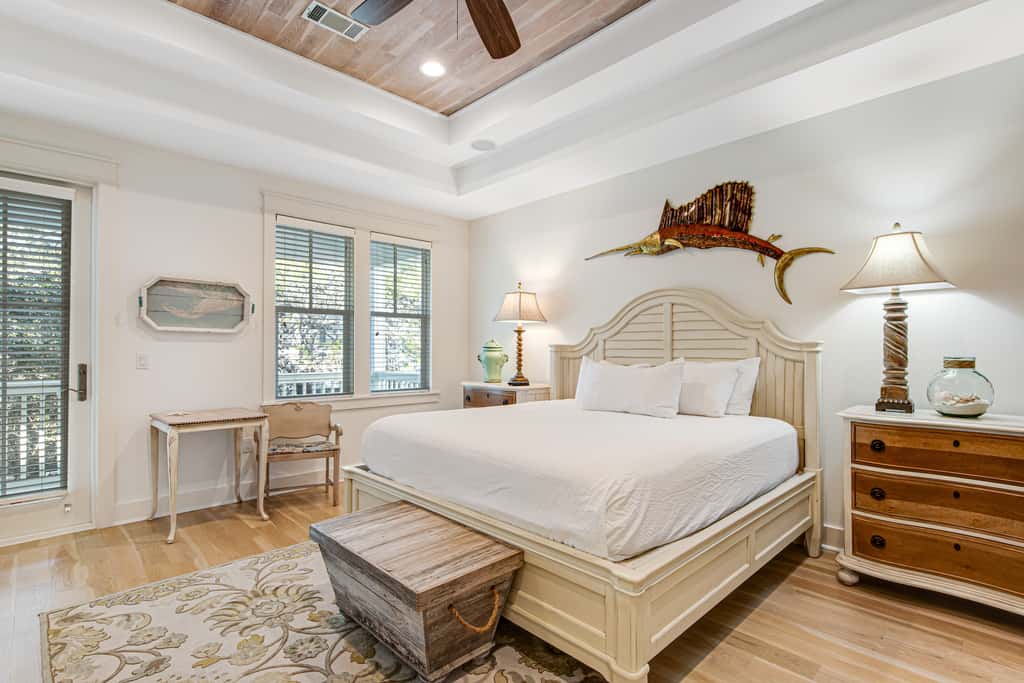 Gorgeous coastal home with shared pool - walk to beach, dining & shopping