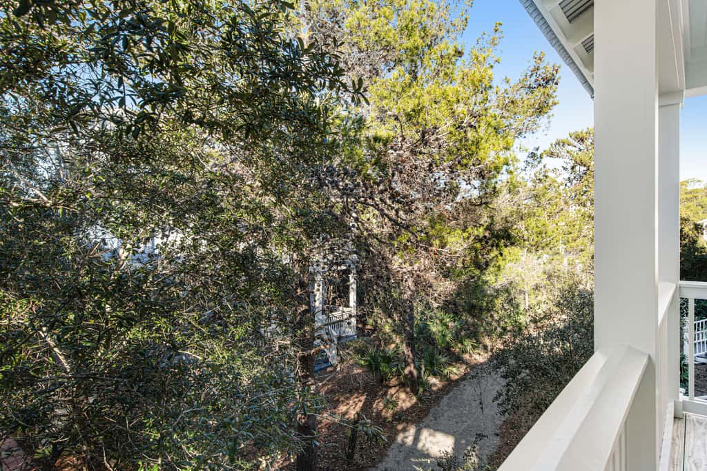 Gorgeous coastal home with shared pool - walk to beach, dining & shopping