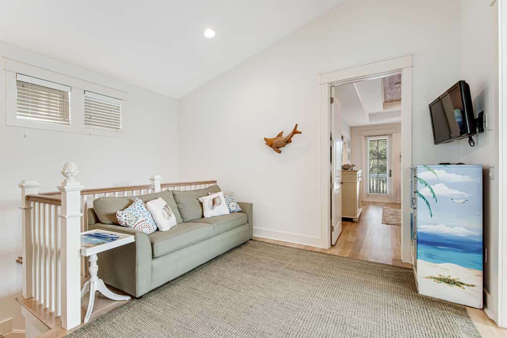 Gorgeous coastal home with shared pool - walk to beach, dining & shopping