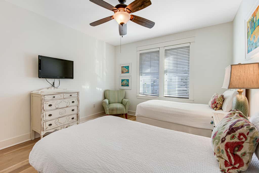 Gorgeous coastal home with shared pool - walk to beach, dining & shopping