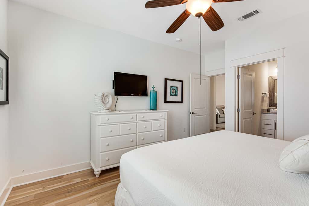 Gorgeous coastal home with shared pool - walk to beach, dining & shopping