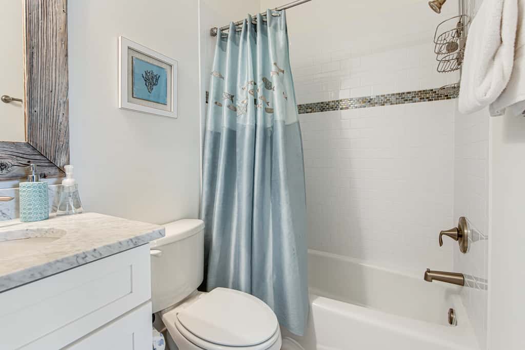 Gorgeous coastal home with shared pool - walk to beach, dining & shopping