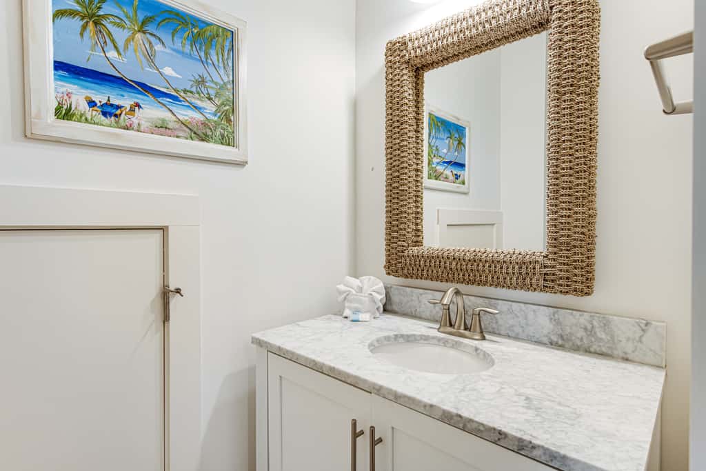 Gorgeous coastal home with shared pool - walk to beach, dining & shopping