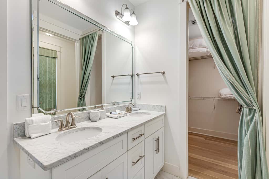 Gorgeous coastal home with shared pool - walk to beach, dining & shopping