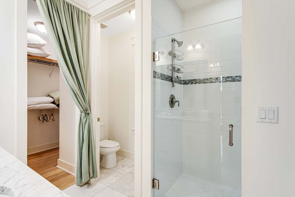 Gorgeous coastal home with shared pool - walk to beach, dining & shopping