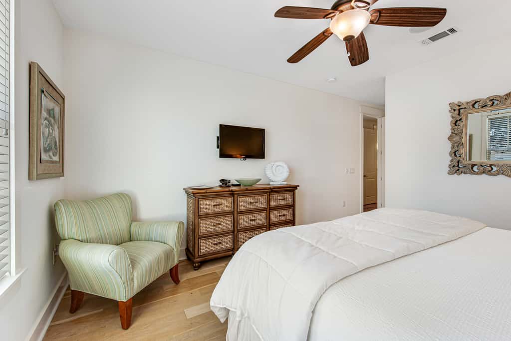 Gorgeous coastal home with shared pool - walk to beach, dining & shopping