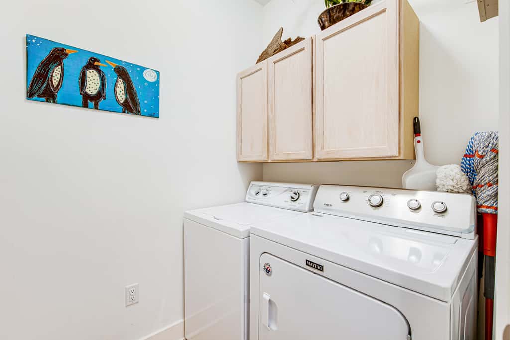 Gorgeous coastal home with shared pool - walk to beach, dining & shopping