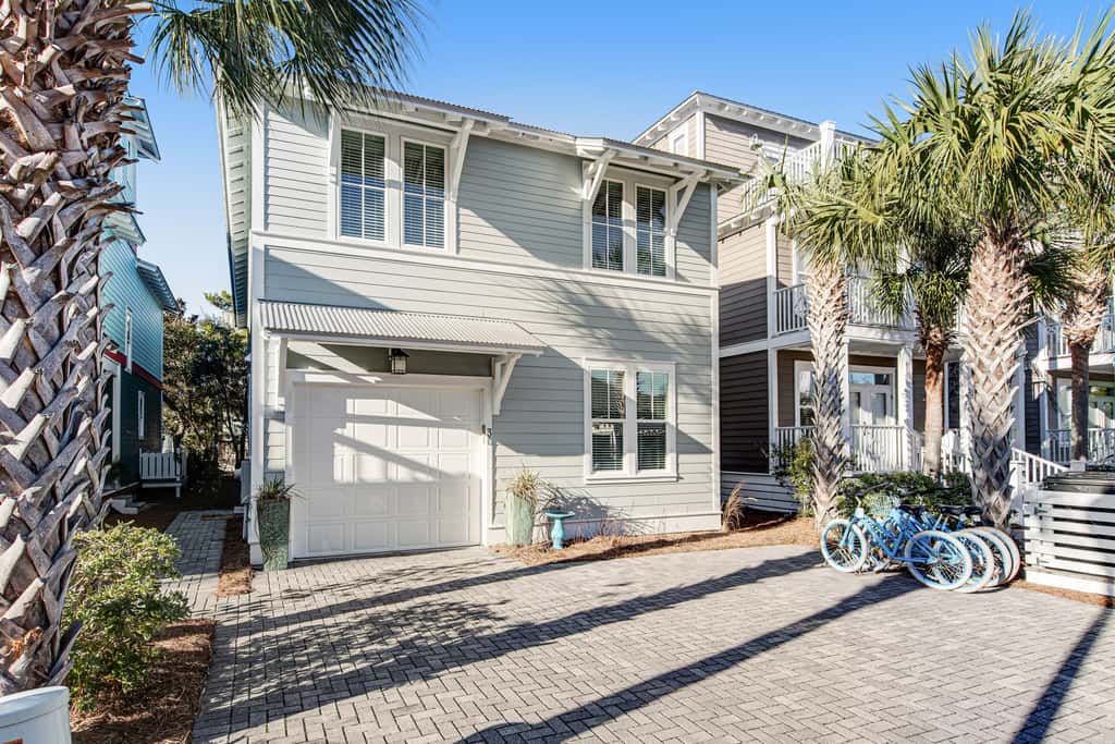 Gorgeous coastal home with shared pool - walk to beach, dining & shopping